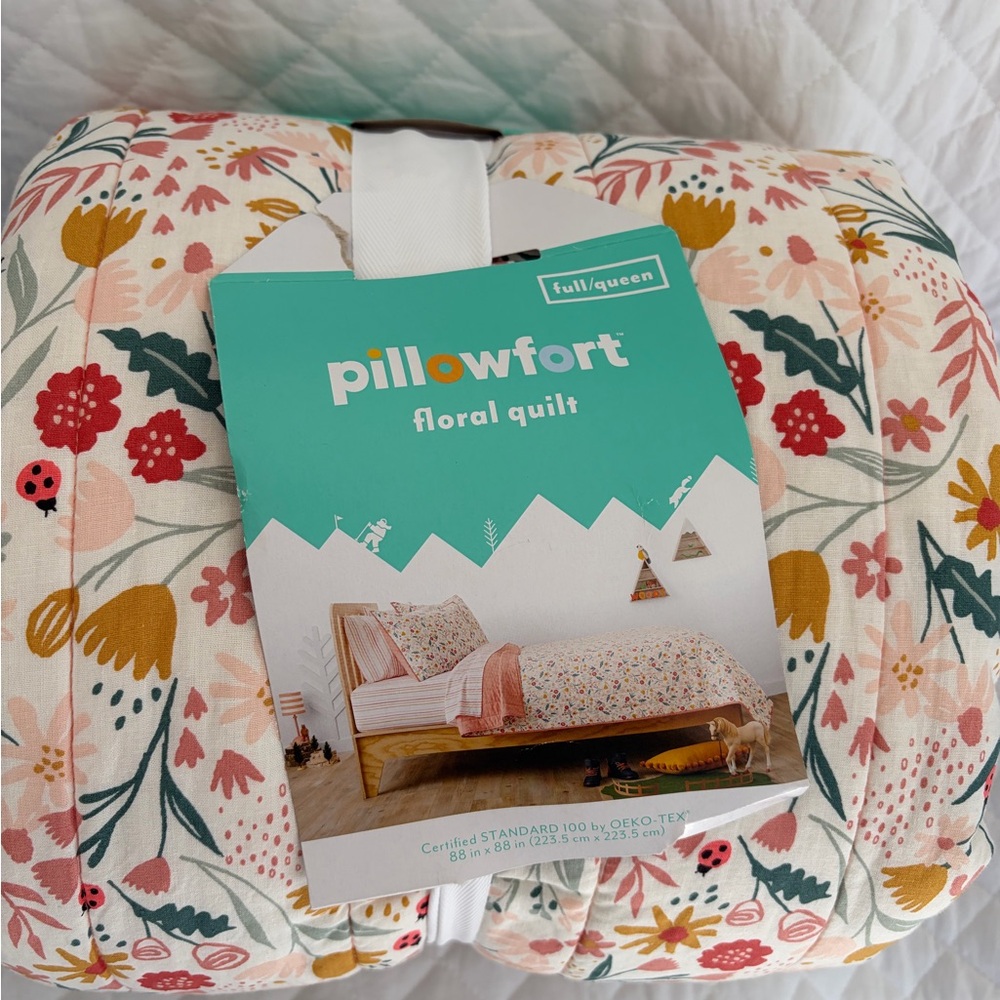 Pillowfort Multicolor Floral Quilt Bedset